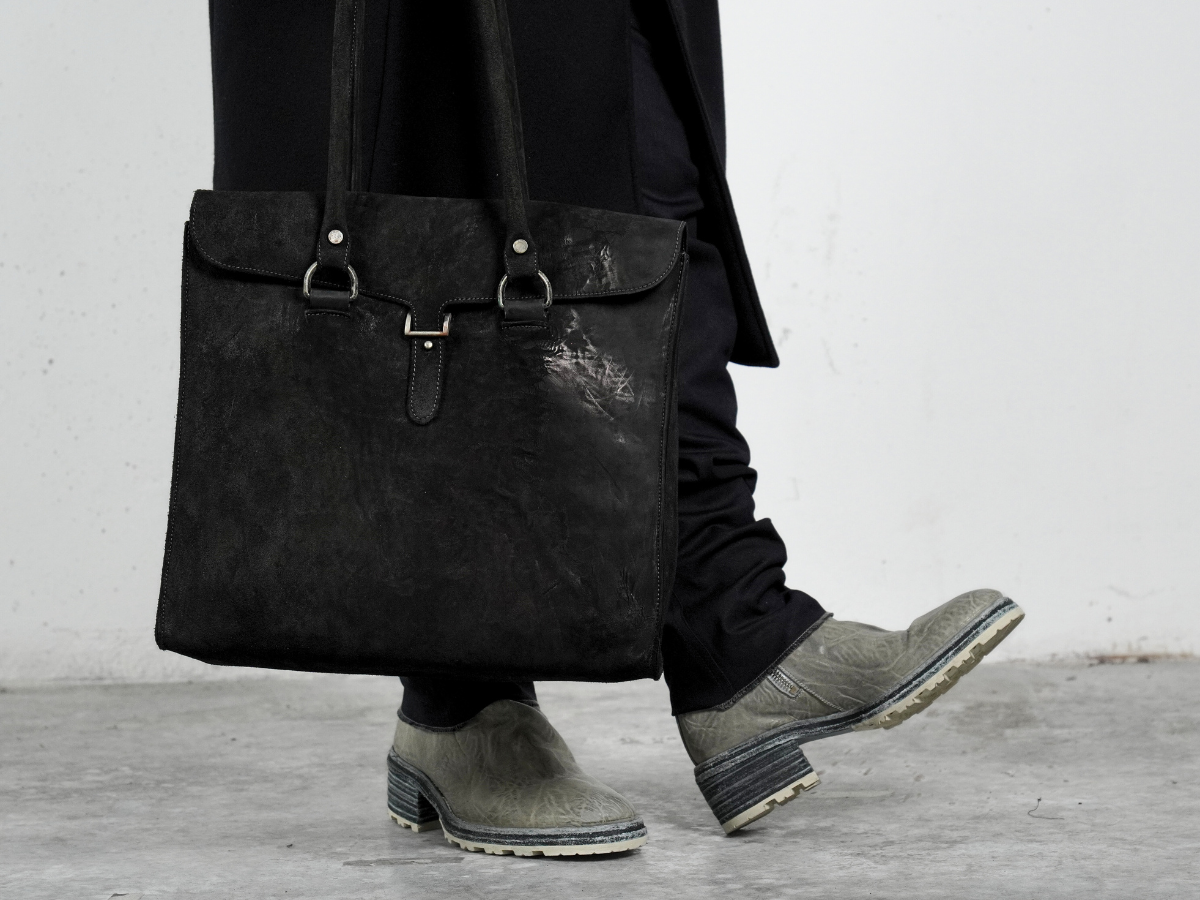 ホースバットを持つ時間─トートバックWB-3 が見せる表情